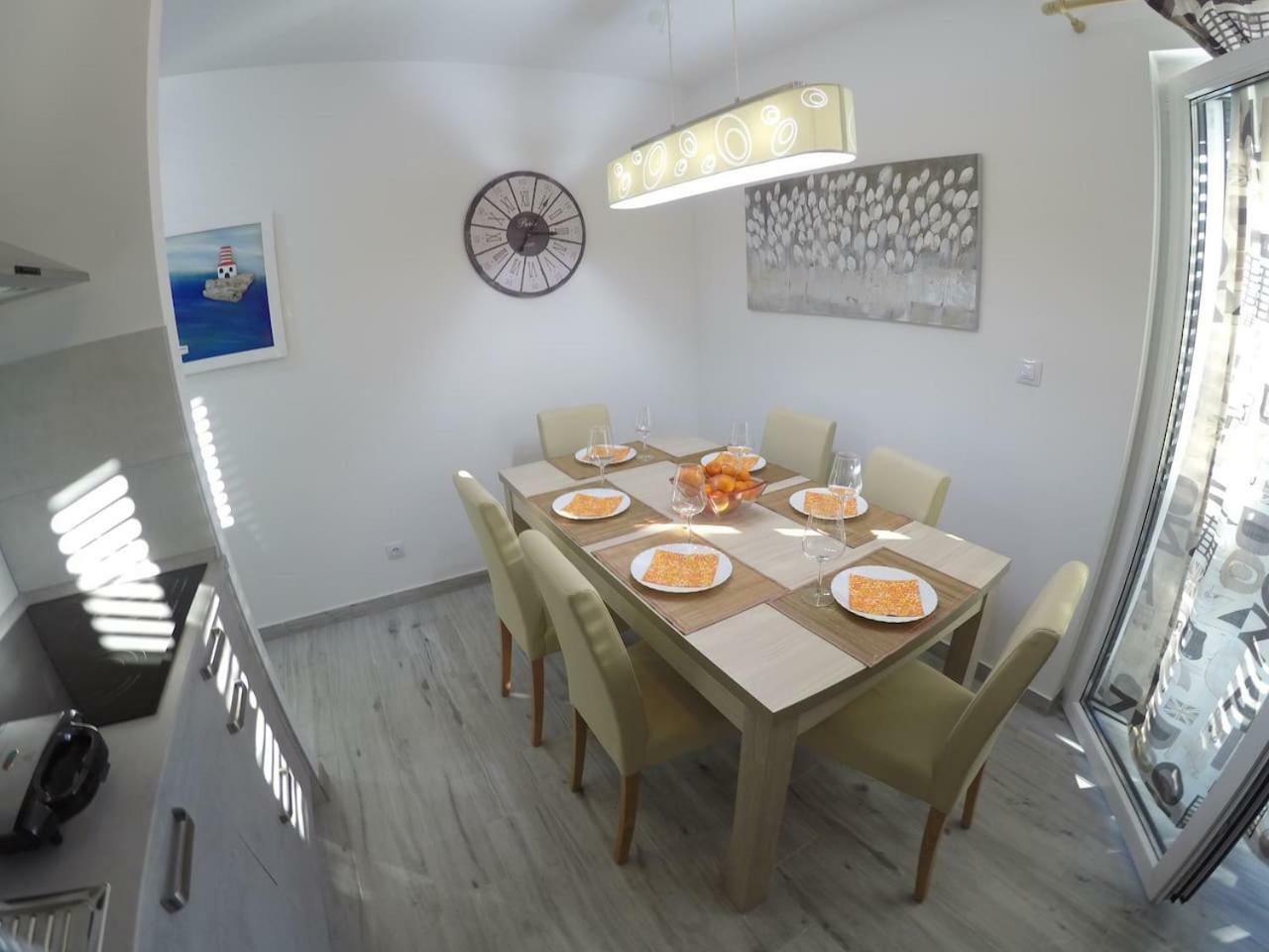 The Globetrotter'S Residence Kaštel Novi Extérieur photo
