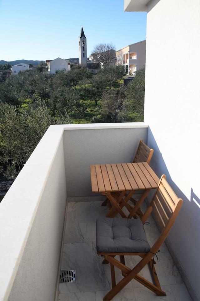 The Globetrotter'S Residence Kaštel Novi Extérieur photo