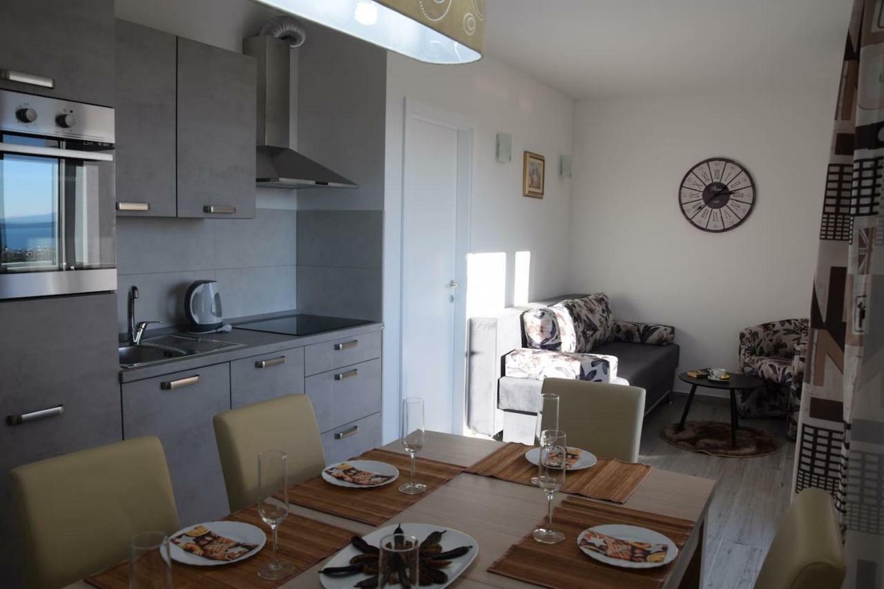 The Globetrotter'S Residence Kaštel Novi Extérieur photo