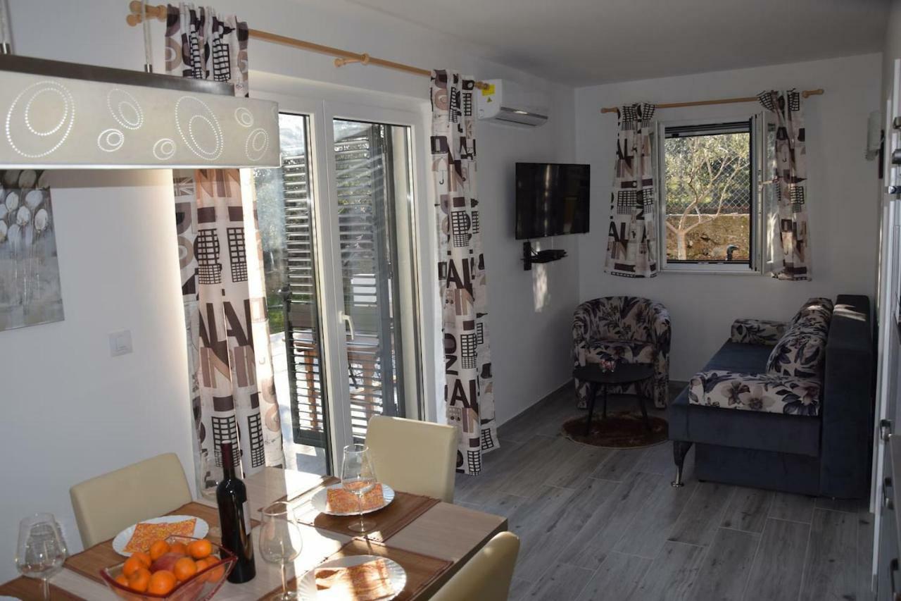 The Globetrotter'S Residence Kaštel Novi Extérieur photo